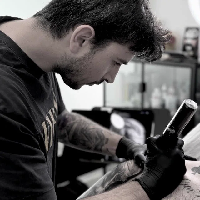 Mans, artista de Nosolocolor, trabajando